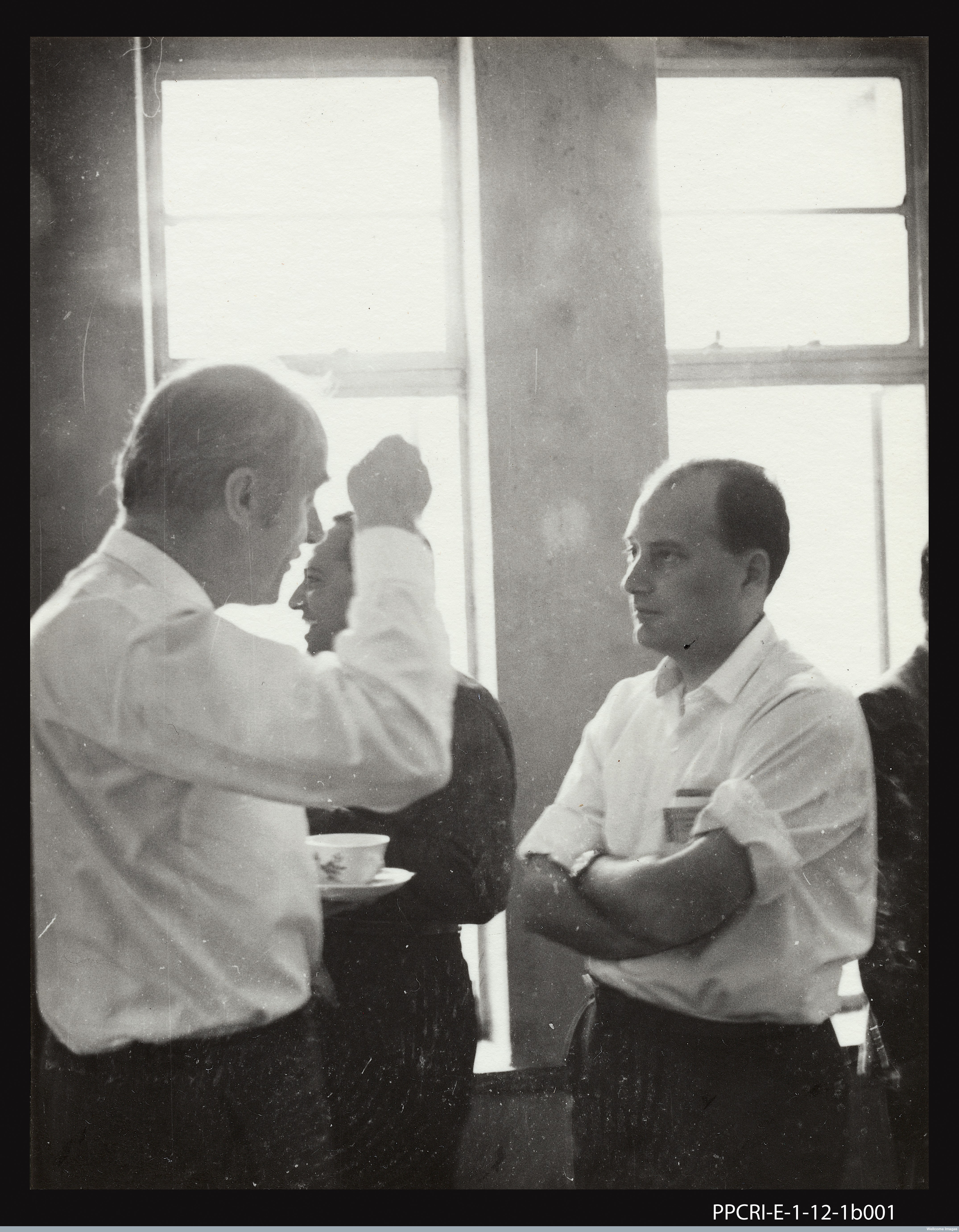 L0043353 Francis Crick talking to S. Benzer in Hyderabad, 1964